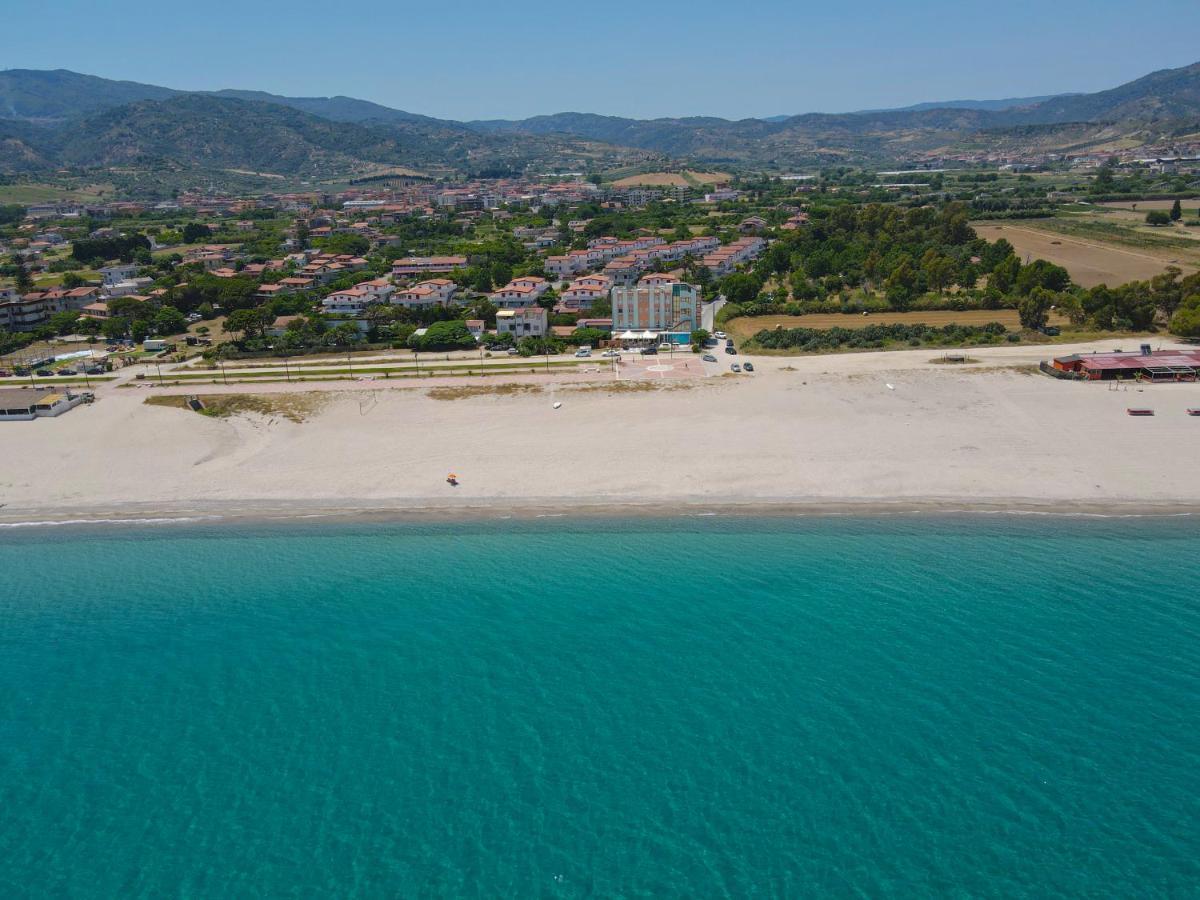 Hotel Rivabella Davoli Exterior photo