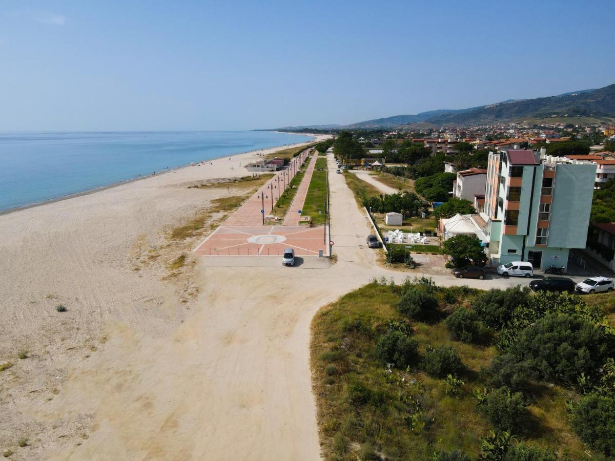 Hotel Rivabella Davoli Exterior photo